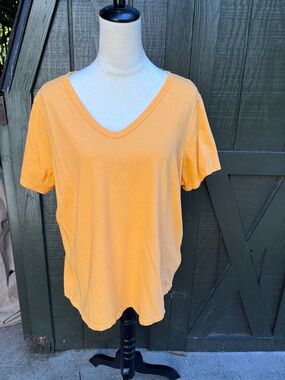 Old Navy EveryWear V-Neck T-Shirt: NEVERWORN XL